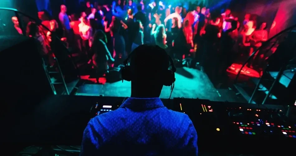 Best Nightlife in Monterey: Top Bars, Live Music & Evening Entertainment