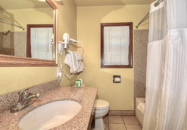 Bayside Inn image 15